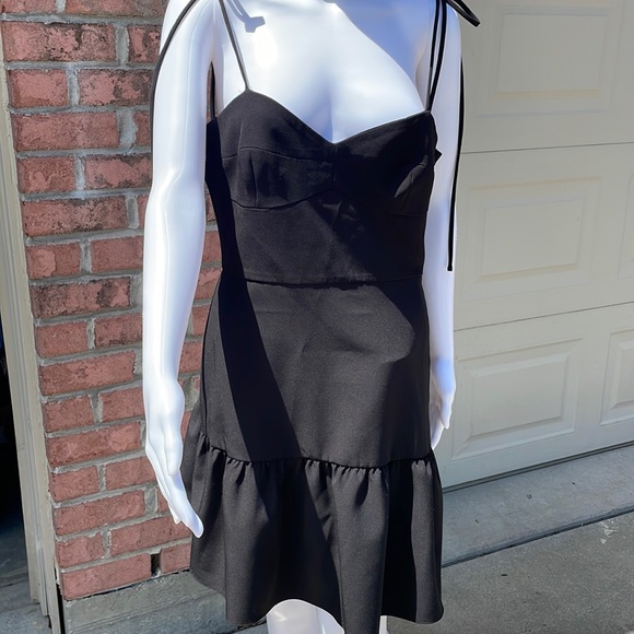 Gianni Bini Black dropwaist halter string dress ruffle trim 8 NWT - Picture 2 of 9